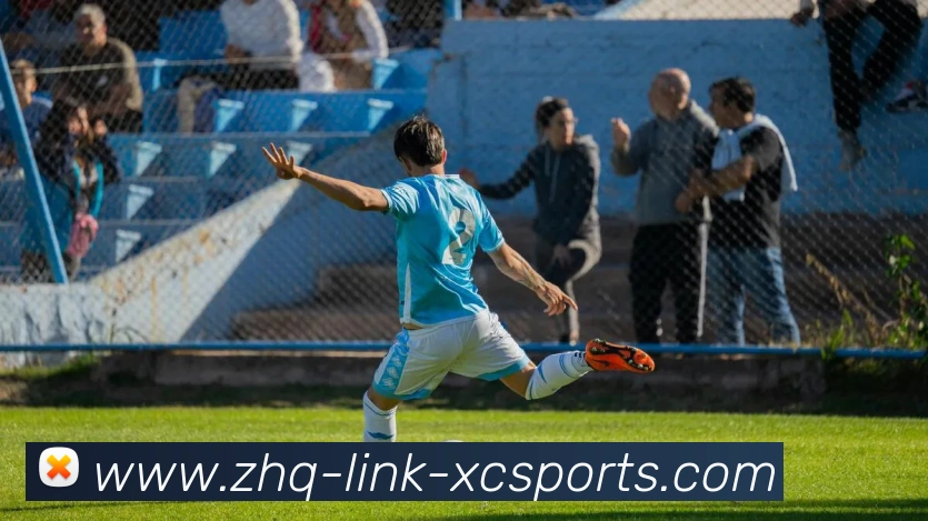 足球灯光调试是否能保证夜间比赛时球员与裁判的视野清晰度