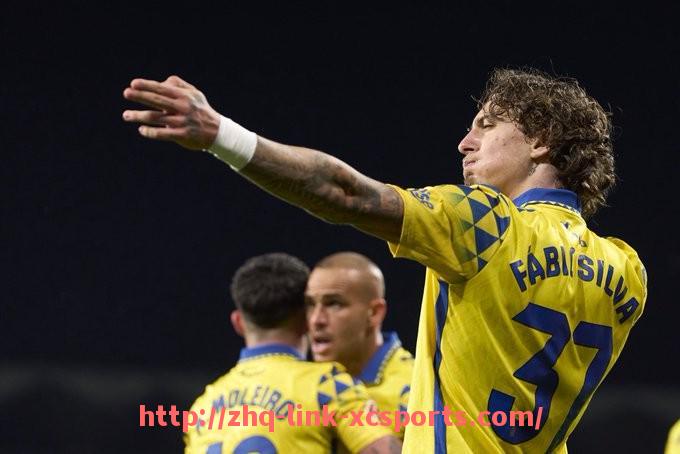 杏彩体育-世俱杯关键赛事中出现状态低迷的球员表现与压力因素剖析